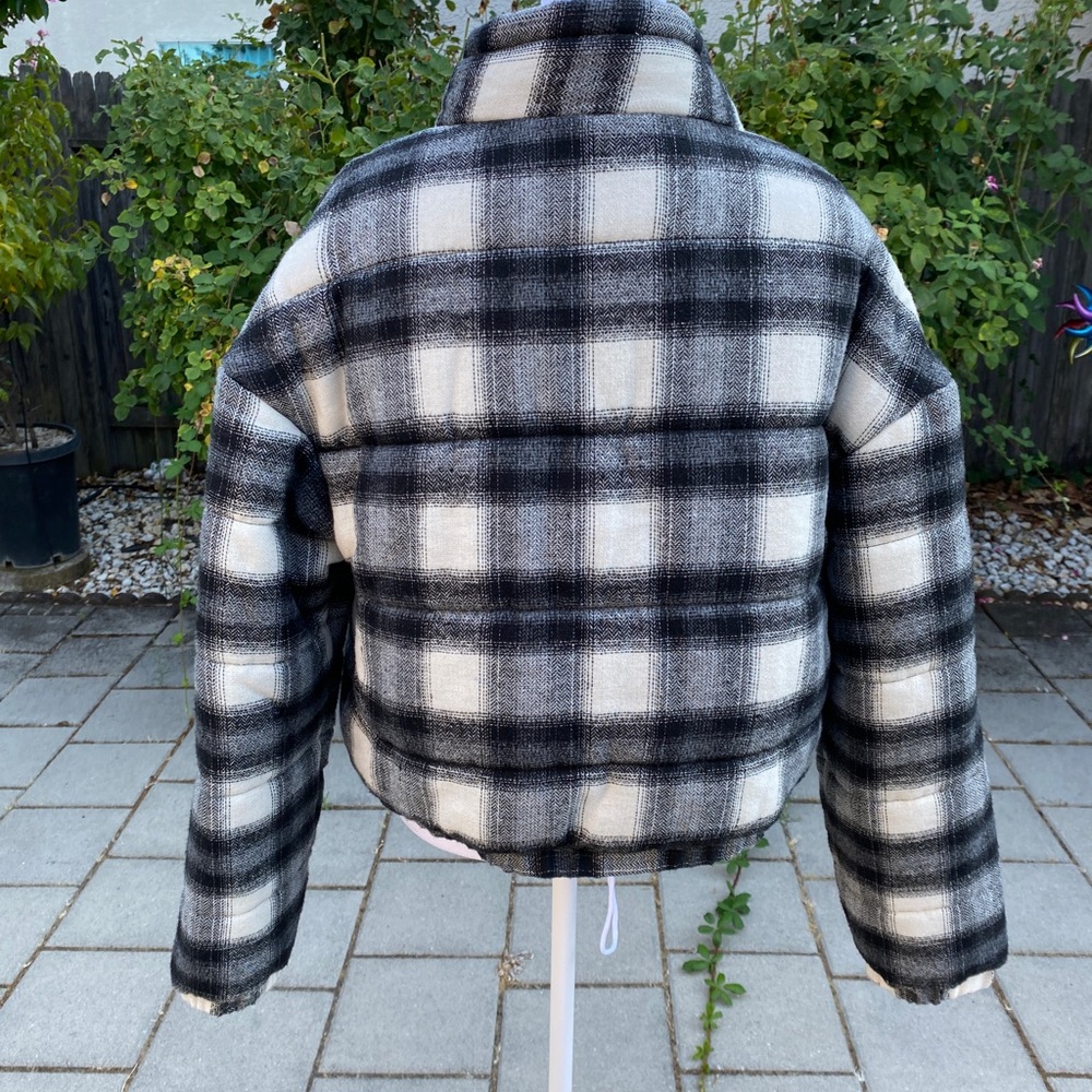 CiSONO Outerwear plaid cropped padded puffy jacket, Charlotte, blk white, Size L - Picture 5 of 8